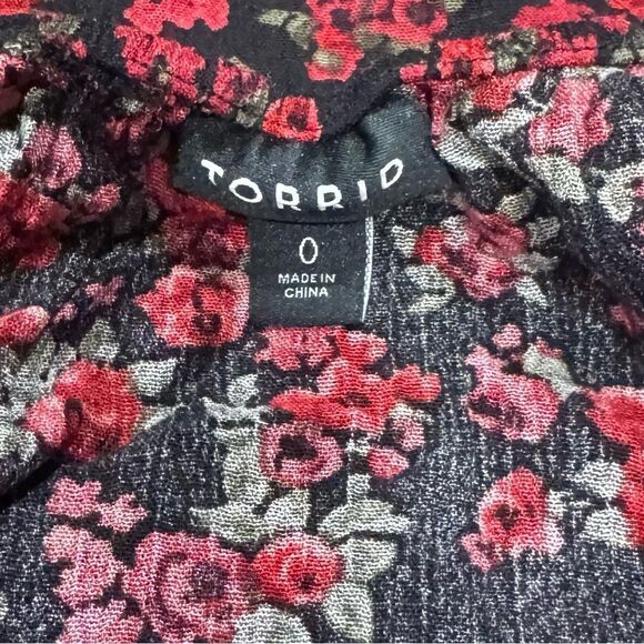 Torrid Floral Cold Shoulder Rose Print Crinkle Blouse Top Women’s Large (0) - Picture 3 of 4